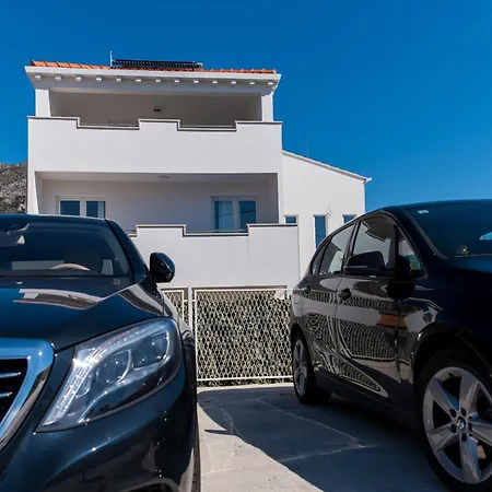 Maja ツァヴタット