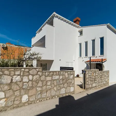 Apartament Maja *