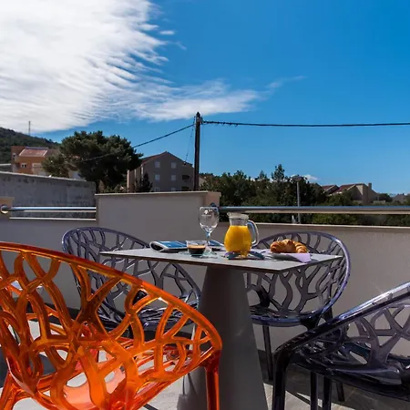 Maja ツァヴタット