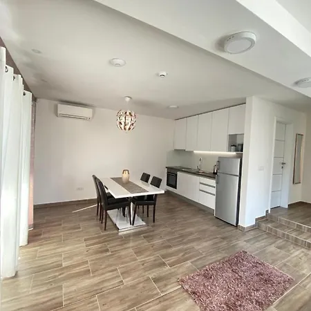 Maja Apartman *