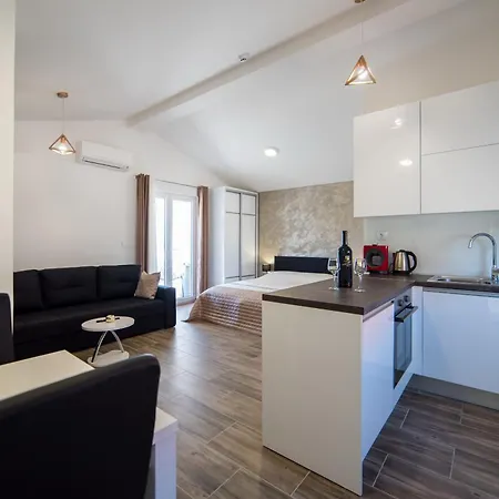 Apartament Maja *
