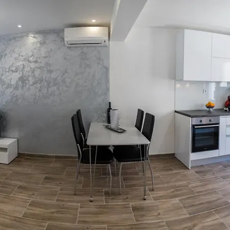Apartment Maja *